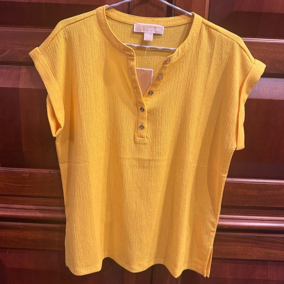 NWT Michael Kors Bright Dandelion Crinkled Fabric Blouse Size S / P - Picture 1 of 13